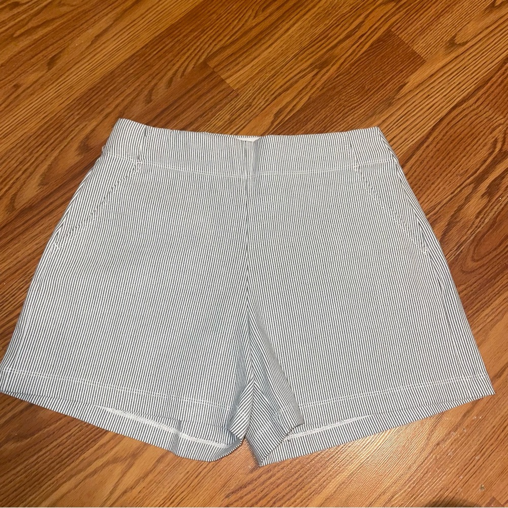 Max Studio Striped shorts